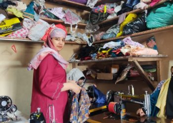 ترال کی دو تعلیم یافتہ بہنیں اپنا کاروباری یونٹ قائم کرکے دوسروں کیلئے مشعل راہ