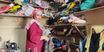 ترال کی دو تعلیم یافتہ بہنیں اپنا کاروباری یونٹ قائم کرکے دوسروں کیلئے مشعل راہ