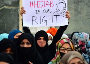 حجاب تنازعہ کی سماعت: سپریم کورٹ کا مقررہ تاریخ دینے سے انکار