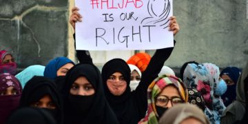 حجاب تنازعہ کی سماعت: سپریم کورٹ کا مقررہ تاریخ دینے سے انکار