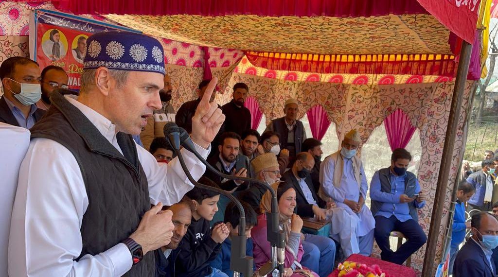 کشمیر فائلز نامی فلم سچائی کے ساتھ کھلواڑ ہے: عمر عبداللہ