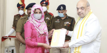 وزیر داخلہ نے پولیس شہیدوں کے اہل خانہ کو تقرری خط سونپے