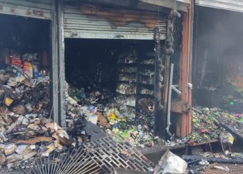 سری نگر کے زینہ کدل میں بھیانک آتشزدگی، کم از کم 8 دکانیں خاکستر