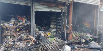 سری نگر کے زینہ کدل میں بھیانک آتشزدگی، کم از کم 8 دکانیں خاکستر