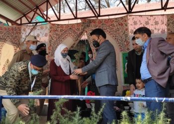 گورنمنٹ گرلز ماڈل ہائر سیکنڈری اسکول کولگام  میں عالمی یوم جنگلات و شجرکاری مہم کا انعقاد