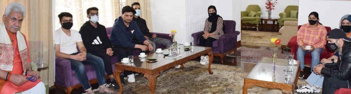 لیفٹیننٹ گورنر نے یوکرین سے واپس آنے والے کشمیرکے ایم بی بی ایس طلباء سے ملاقات کی