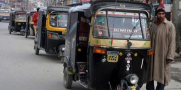 ’پچھلی سیٹ پر بیٹھا مسافر باہر سے صاف نظر آنا چاہئے‘