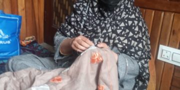 کشمیر میں تلہ سوزی سے وابستہ خواتین دستکار نا امیدی کے دلدل میں کیوں؟