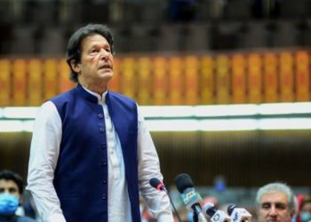 عمران کی اپنے حامیوں سے سڑکوں پر آنے کی اپیل