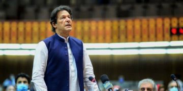 عمران کی اپنے حامیوں سے سڑکوں پر آنے کی اپیل