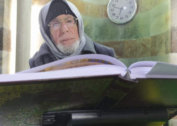 غزہ سٹی کی عظیم عمری مسجد کے 85 سالہ مؤذن ابوحسام
