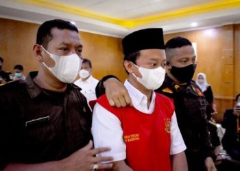 13 طالبات سے زیادتی اور 8 کو حاملہ کرنے کا الزام، انڈونیشیئن ٹیچر کو سزائے موت