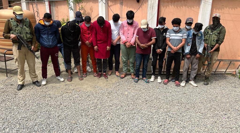 جامع مسجد سری نگر میں نعرہ بازی کرنے کے سلسلے میں 13 افراد گرفتار: پولیس