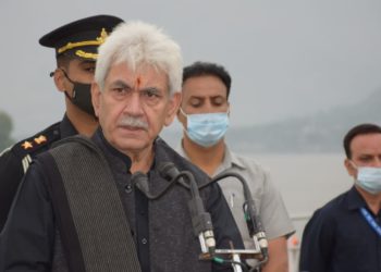 کشمیر میں سیاحت کا سنہرا دور چل رہا ہے: منوج سنہا