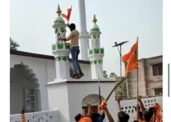 بہار: مسجد کے مینار پر زعفرانی جھنڈا لہرانے پر تین افراد گرفتار