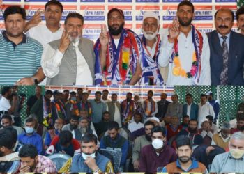 شوپیان میں اپنی پارٹی کو بڑی کامیابی، کئی اہم چہرے پارٹی میں شامل