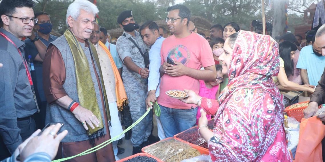 لیفٹیننٹ گورنر نے سورج کنڈا ِنٹرنیشنل کرافٹس میلہ کادورہ کیا