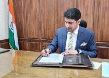 ’معیاری سی سی ٹی کیمرے استعمال کریں اور مشکوک نقل وحمل کے متعلق پولیس کو مطلع کریں‘