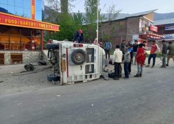  گاندربل میں سڑک حادثہ، چار غیر مقامی سیاح زخمی