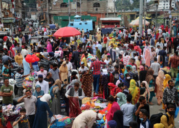 عیدالفطر کے پیش نظر وادی کشمیر کے بازاروں میں گہماگہمی