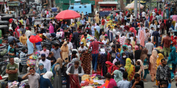 عیدالفطر کے پیش نظر وادی کشمیر کے بازاروں میں گہماگہمی