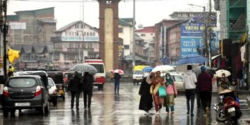 وادی کشمیر میں ہلکی بارشیں، 22 اپریل تک موسم جوں کا توں رہنے کا امکان