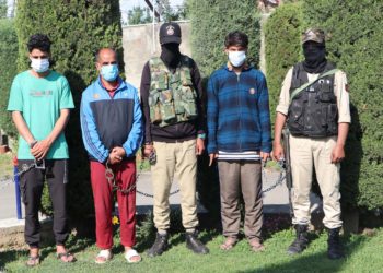 پولیس کا کولگام میں تین جنگجو اعانت کاروں کی گرفتاری کا دعویٰ
