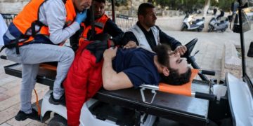 مسجد اقصیٰ میں اسرائیلی پولیس اور فلسطینیوں میں جھڑپیں، 117 زخمی