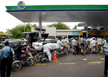 پاکستان میں پیٹرول کی قیمتوں میں 83 فیصد تک اضافے کا امکان