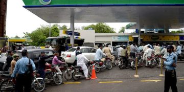 پاکستان میں پیٹرول کی قیمتوں میں 83 فیصد تک اضافے کا امکان