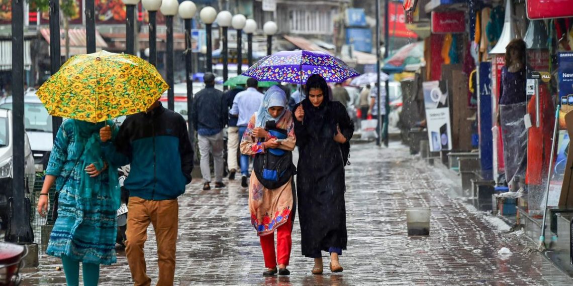 کشمیرمیں برف و باراں، 22 اپریل تک موسم جوں کا توں رہنے کا امکان
