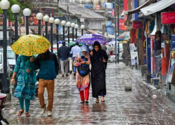 کشمیرمیں برف و باراں، 22 اپریل تک موسم جوں کا توں رہنے کا امکان