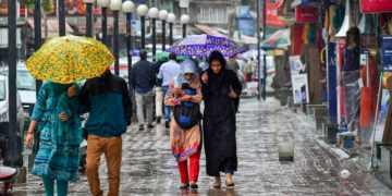کشمیرمیں برف و باراں، 22 اپریل تک موسم جوں کا توں رہنے کا امکان