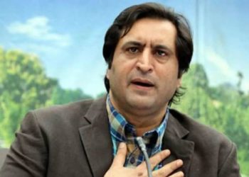 تشدد کا مقصد کشمیر کی معیشت کو تباہ کرنا ہے: سجاد غنی لون