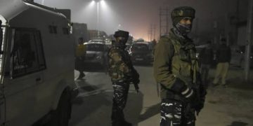 شوپیاں میں مشتبہ جنگجووں کی فائرنگ میں مقامی شہری زخمی