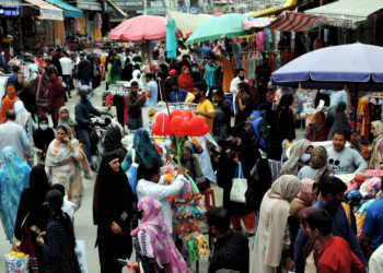 عید الفطر کے پیش نظر وادی کشمیر کے بازاروں میں دوسرے روز بھی گہما گہمی