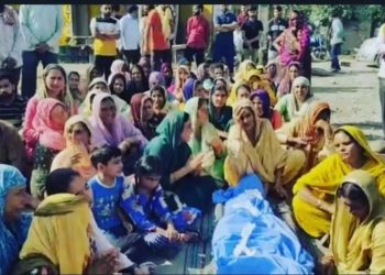 بارہ مولہ گرینیڈ حملہ : مہلوک شخص کے رشتہ داروں نے راجوری پونچھ شاہراہ پر دھرنا دیا