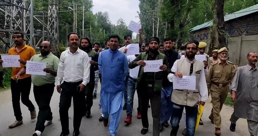 بارہ مولہ میں کشمیری پنڈت ملازمین کا احتجاج جاری