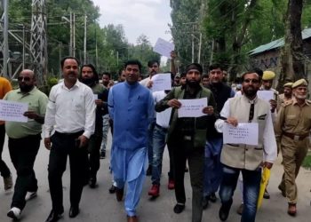بارہ مولہ میں کشمیری پنڈت ملازمین کا احتجاج جاری