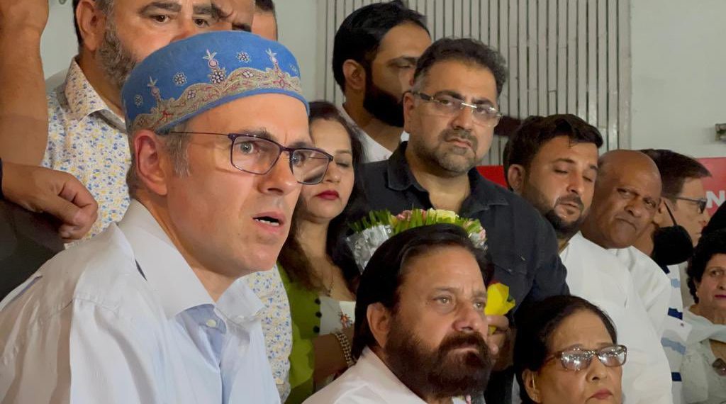 کشمیرمیں نارملسی ہے تو پنڈت نوکریاں چھوڑ کر جانے وادی سے جانے کیلئے تیار کیوں؟:عمر عبداللہ