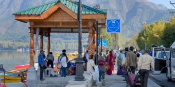 ماہ اپریل میں کشمیر میں سیاحوں کی سب سے زیادہ آمد ریکارڈ