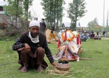 قاضی گنڈ میں مسلمانوں نے پنڈت خاتون کی آخری رسومات انجام دیں