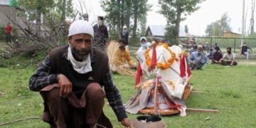 قاضی گنڈ میں مسلمانوں نے پنڈت خاتون کی آخری رسومات انجام دیں