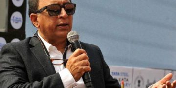 تلک کرکٹ کو سمجھتے ہیں، ہندوستان کے لئے تمام فارمیٹس کے کھلاڑی بن سکتے ہیں: گواسکر