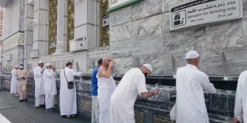 سعودی حکومت نے ’آبِ زمزم‘ لے جانے پر ’مکمل پابندی‘ نہیں لگائی!