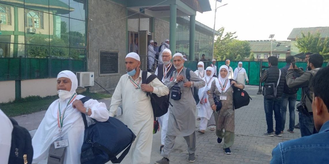 کشمیر سے عازمین حج کا پہلا قافلہ مدینہ منورہ کےلیے روانہ