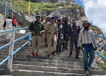 آئی جی پی کشمیر کا شری امر ناتھ جی پوتر گھپا کا دورہ، سیکورٹی جائزہ میٹنگ منعقد