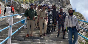 آئی جی پی کشمیر کا شری امر ناتھ جی پوتر گھپا کا دورہ، سیکورٹی جائزہ میٹنگ منعقد