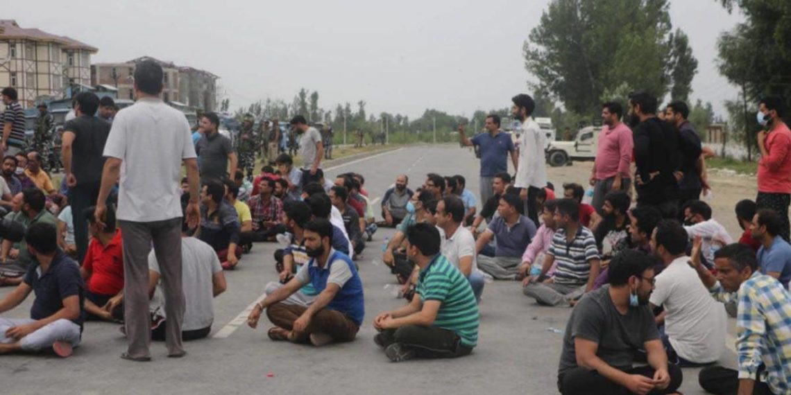 ٹارگیٹ کلنگ : ہلاکتوں کے خلاف جموں وکشمیر میں احتجاجی مظاہرئے اور دھرنے