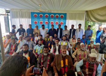 نیشنل کانفرنس سے وابستہ کئی سیاسی کارکنان کی پیپلز کانفرنس میں شمولیت